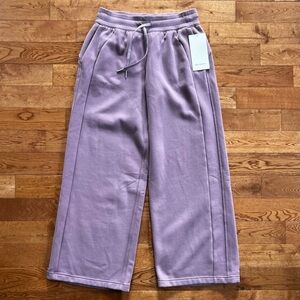 Lululemon NWT size medium Scuba Mid-Rise Wide-Leg Pant *28 inch
Lavender Lux